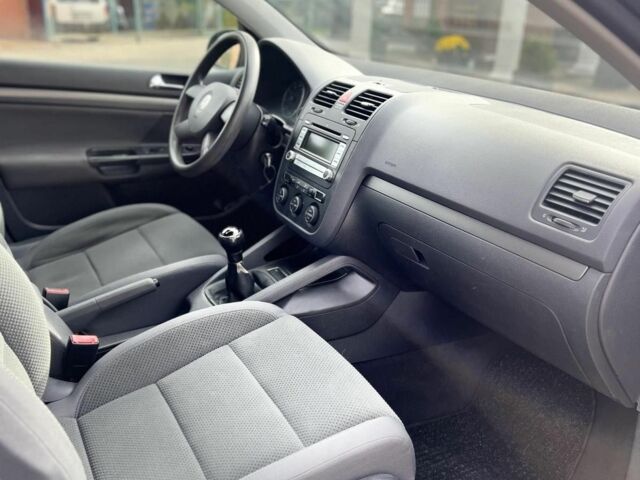 Синий Фольксваген Гольф, объемом двигателя 1.6 л и пробегом 250 тыс. км за 5500 $, фото 7 на Automoto.ua