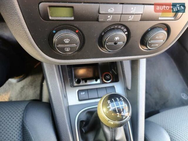 Синий Фольксваген Гольф, объемом двигателя 1.6 л и пробегом 174 тыс. км за 5500 $, фото 42 на Automoto.ua