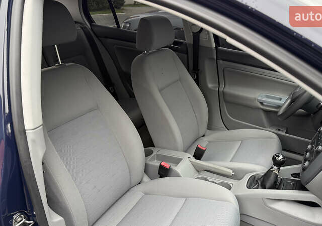 Синий Фольксваген Гольф, объемом двигателя 1.4 л и пробегом 170 тыс. км за 5600 $, фото 31 на Automoto.ua