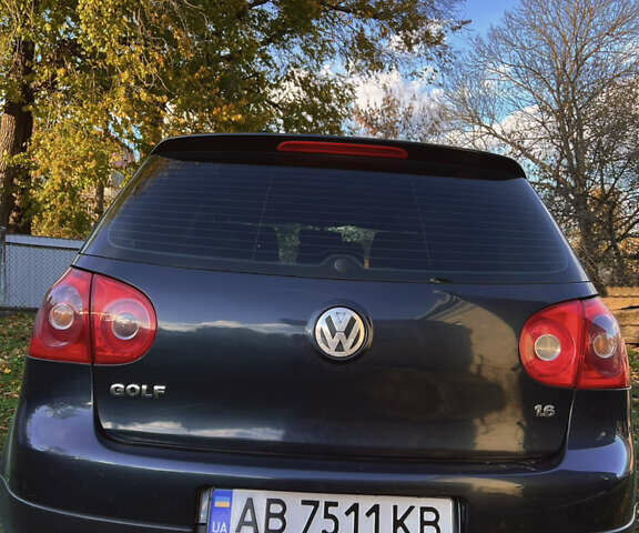 Фольксваген Гольф 2004 в Шаргороде на Automoto.ua Синий Фольксваген Гольф, объемом двигателя 1.6 л и пробегом 261 тыс. км за 5200 $, фото 1 на Automoto.ua