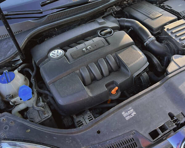 Фольксваген Гольф 2004 в Шаргороде на Automoto.ua Синий Фольксваген Гольф, объемом двигателя 1.6 л и пробегом 261 тыс. км за 5200 $, фото 9 на Automoto.ua