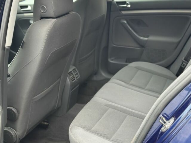 Синий Фольксваген Гольф, объемом двигателя 1.6 л и пробегом 195 тыс. км за 5900 $, фото 6 на Automoto.ua