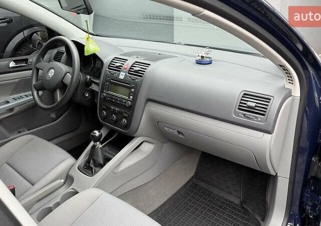 Синий Фольксваген Гольф, объемом двигателя 1.4 л и пробегом 170 тыс. км за 5600 $, фото 17 на Automoto.ua