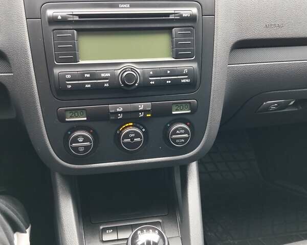 Синий Фольксваген Гольф, объемом двигателя 1.39 л и пробегом 217 тыс. км за 4750 $, фото 45 на Automoto.ua