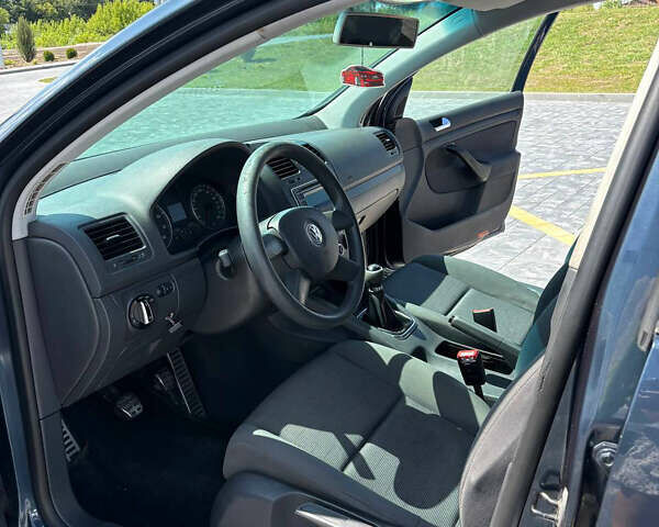 Синий Фольксваген Гольф, объемом двигателя 1.6 л и пробегом 386 тыс. км за 4700 $, фото 11 на Automoto.ua