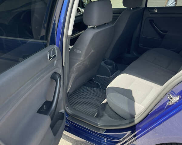 Синій Фольксваген Гольф, об'ємом двигуна 1.6 л та пробігом 219 тис. км за 6000 $, фото 18 на Automoto.ua