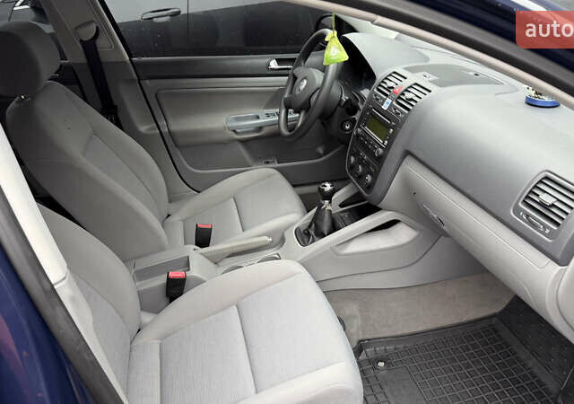 Синий Фольксваген Гольф, объемом двигателя 1.4 л и пробегом 170 тыс. км за 5600 $, фото 18 на Automoto.ua