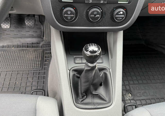 Синий Фольксваген Гольф, объемом двигателя 1.4 л и пробегом 170 тыс. км за 5600 $, фото 28 на Automoto.ua