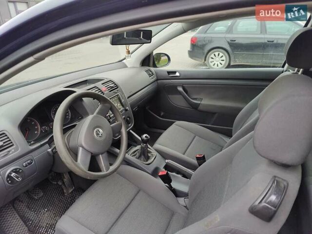 Синий Фольксваген Гольф, объемом двигателя 1.4 л и пробегом 212 тыс. км за 3900 $, фото 10 на Automoto.ua