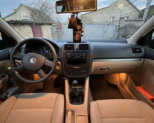 Синий Фольксваген Гольф, объемом двигателя 1.6 л и пробегом 240 тыс. км за 5700 $, фото 5 на Automoto.ua