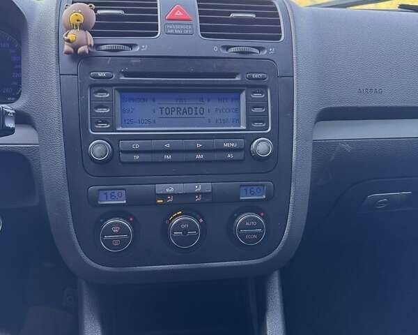 Фольксваген Гольф 2004 в Каменское - Днепродзержинск на Automoto.ua Синий Фольксваген Гольф, объемом двигателя 1.6 л и пробегом 212 тыс. км за 4500 $, фото 15 на Automoto.ua