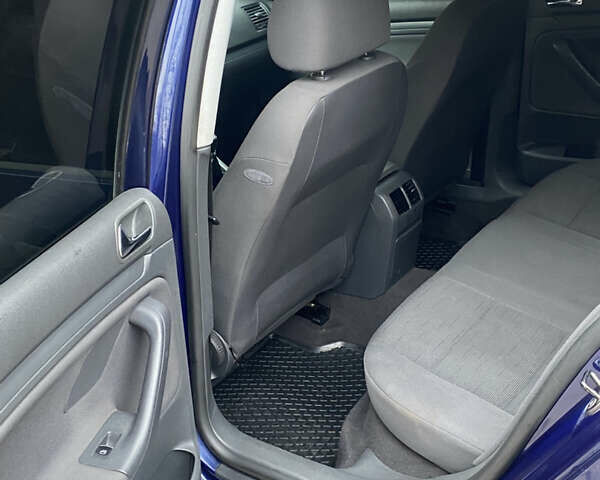 Синий Фольксваген Гольф, объемом двигателя 1.6 л и пробегом 230 тыс. км за 5300 $, фото 11 на Automoto.ua