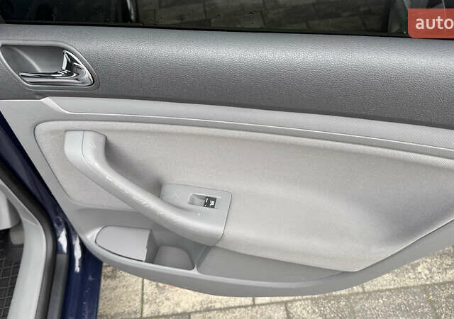 Синий Фольксваген Гольф, объемом двигателя 1.4 л и пробегом 170 тыс. км за 5600 $, фото 16 на Automoto.ua