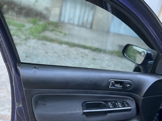 Синій Фольксваген Гольф, об'ємом двигуна 1.4 л та пробігом 180 тис. км за 4100 $, фото 5 на Automoto.ua