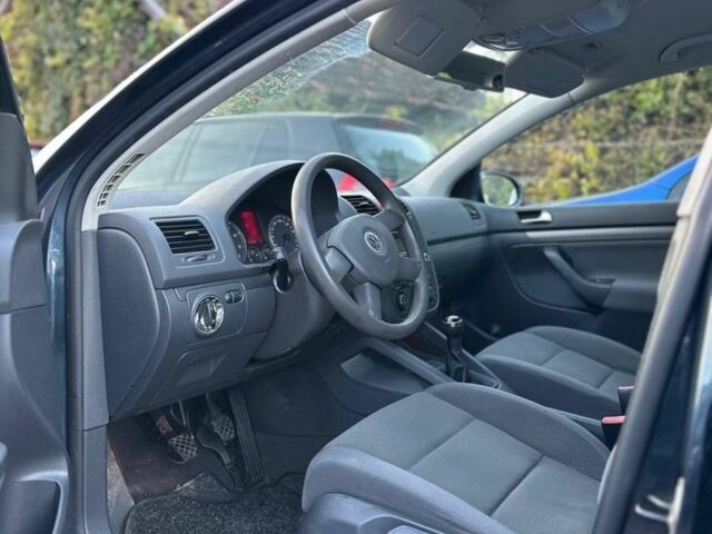 Синий Фольксваген Гольф, объемом двигателя 1.6 л и пробегом 259 тыс. км за 5700 $, фото 4 на Automoto.ua