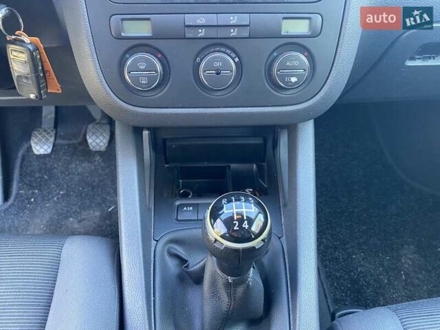 Синий Фольксваген Гольф, объемом двигателя 1.4 л и пробегом 175 тыс. км за 5299 $, фото 30 на Automoto.ua