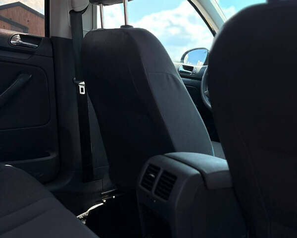 Синий Фольксваген Гольф, объемом двигателя 1.6 л и пробегом 386 тыс. км за 4700 $, фото 17 на Automoto.ua