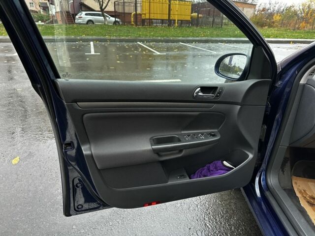 Синий Фольксваген Гольф, объемом двигателя 1.6 л и пробегом 195 тыс. км за 5900 $, фото 9 на Automoto.ua