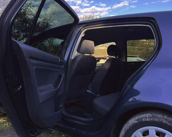 Фольксваген Гольф 2004 в Шаргороде на Automoto.ua Синий Фольксваген Гольф, объемом двигателя 1.6 л и пробегом 261 тыс. км за 5200 $, фото 4 на Automoto.ua