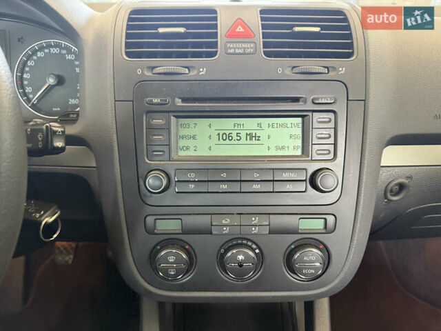 Синий Фольксваген Гольф, объемом двигателя 1.6 л и пробегом 171 тыс. км за 5350 $, фото 19 на Automoto.ua