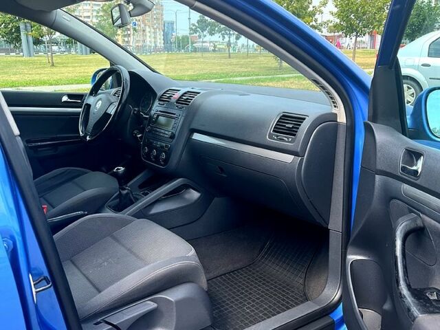 Синій Фольксваген Гольф, об'ємом двигуна 1.6 л та пробігом 250 тис. км за 4950 $, фото 4 на Automoto.ua