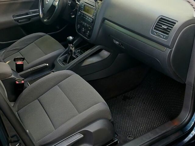 Синий Фольксваген Гольф, объемом двигателя 1.6 л и пробегом 230 тыс. км за 5300 $, фото 10 на Automoto.ua