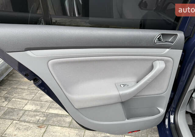 Синий Фольксваген Гольф, объемом двигателя 1.4 л и пробегом 170 тыс. км за 5600 $, фото 23 на Automoto.ua