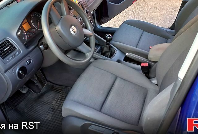 Синий Фольксваген Гольф, объемом двигателя 1.4 л и пробегом 275 тыс. км за 5200 $, фото 2 на Automoto.ua