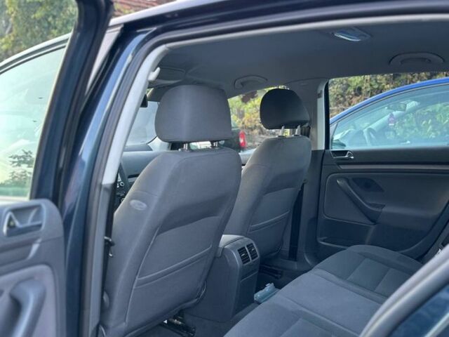 Синий Фольксваген Гольф, объемом двигателя 1.6 л и пробегом 259 тыс. км за 5700 $, фото 5 на Automoto.ua