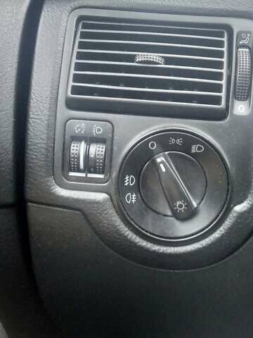 Синій Фольксваген Гольф, об'ємом двигуна 1.39 л та пробігом 244 тис. км за 3900 $, фото 6 на Automoto.ua