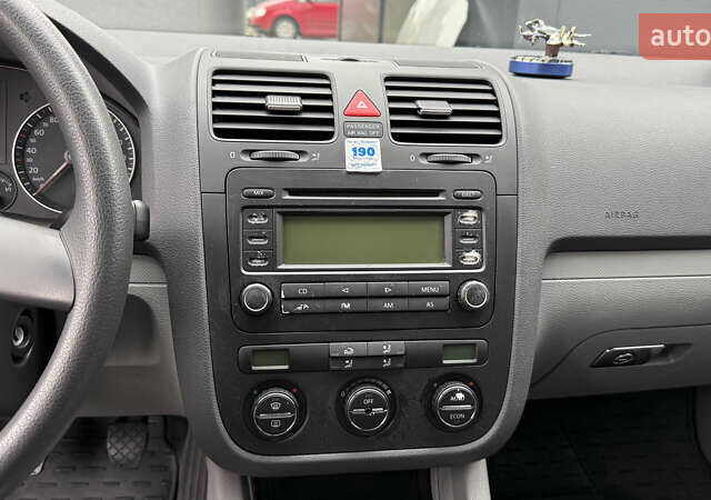 Синий Фольксваген Гольф, объемом двигателя 1.4 л и пробегом 170 тыс. км за 5600 $, фото 29 на Automoto.ua