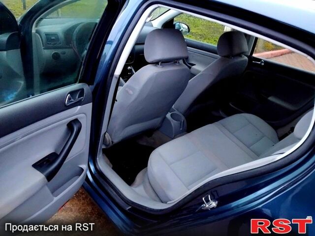 Синий Фольксваген Гольф, объемом двигателя 1.6 л и пробегом 242 тыс. км за 4550 $, фото 9 на Automoto.ua