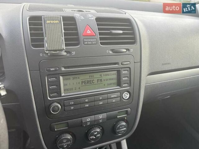 Синий Фольксваген Гольф, объемом двигателя 1.39 л и пробегом 216 тыс. км за 5000 $, фото 6 на Automoto.ua