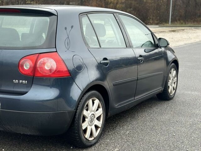 Синий Фольксваген Гольф, объемом двигателя 1.6 л и пробегом 300 тыс. км за 1999 $, фото 4 на Automoto.ua