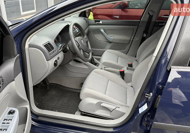 Синий Фольксваген Гольф, объемом двигателя 1.4 л и пробегом 170 тыс. км за 5600 $, фото 6 на Automoto.ua