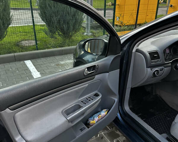 Синий Фольксваген Гольф, объемом двигателя 1.6 л и пробегом 270 тыс. км за 5800 $, фото 12 на Automoto.ua