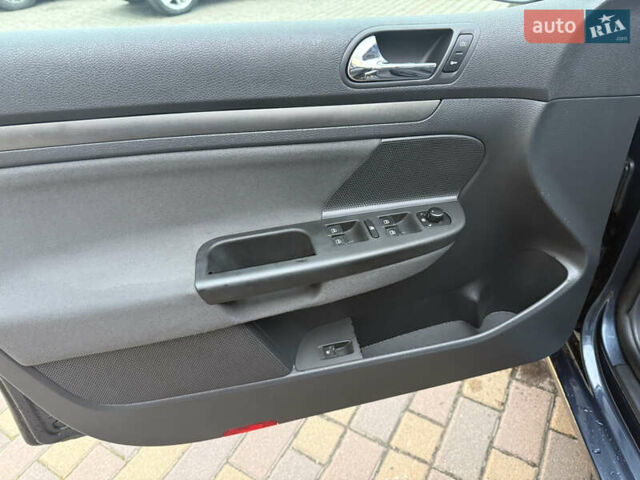 Синий Фольксваген Гольф, объемом двигателя 1.6 л и пробегом 171 тыс. км за 5350 $, фото 14 на Automoto.ua