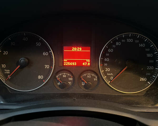 Синий Фольксваген Гольф, объемом двигателя 1.6 л и пробегом 240 тыс. км за 5700 $, фото 4 на Automoto.ua