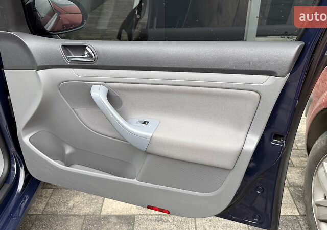 Синий Фольксваген Гольф, объемом двигателя 1.4 л и пробегом 170 тыс. км за 5600 $, фото 35 на Automoto.ua