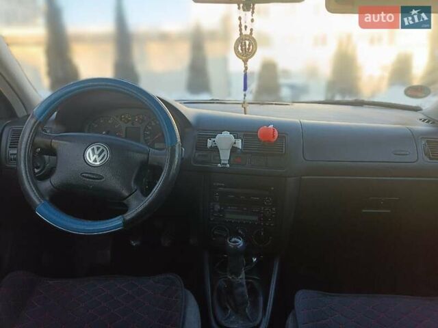 Синій Фольксваген Гольф, об'ємом двигуна 1.39 л та пробігом 244 тис. км за 3400 $, фото 4 на Automoto.ua