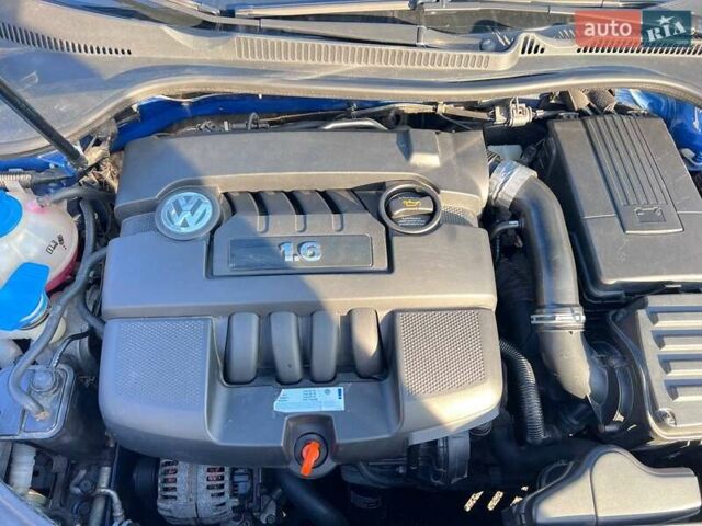 Синий Фольксваген Гольф, объемом двигателя 1.6 л и пробегом 212 тыс. км за 6000 $, фото 9 на Automoto.ua
