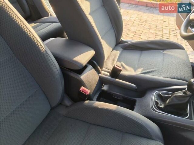 Синий Фольксваген Гольф, объемом двигателя 1.6 л и пробегом 174 тыс. км за 5500 $, фото 37 на Automoto.ua