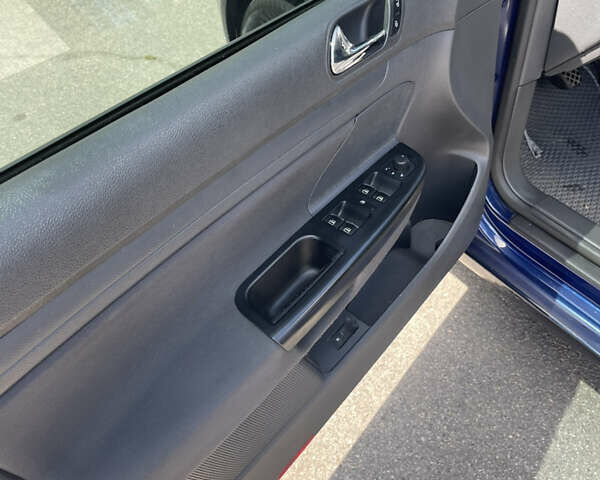 Синій Фольксваген Гольф, об'ємом двигуна 1.6 л та пробігом 219 тис. км за 6000 $, фото 20 на Automoto.ua