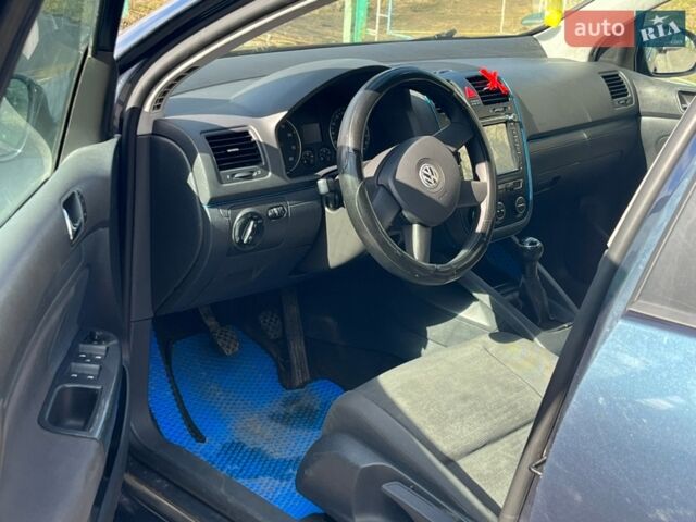 Синий Фольксваген Гольф, объемом двигателя 1.6 л и пробегом 249 тыс. км за 3895 $, фото 4 на Automoto.ua