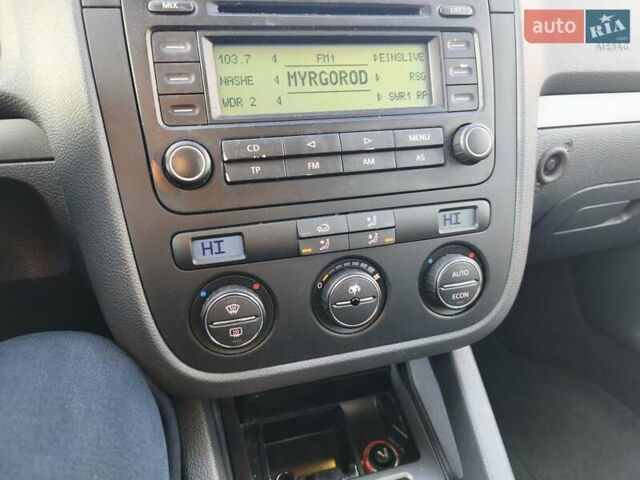 Синий Фольксваген Гольф, объемом двигателя 1.6 л и пробегом 174 тыс. км за 5500 $, фото 59 на Automoto.ua