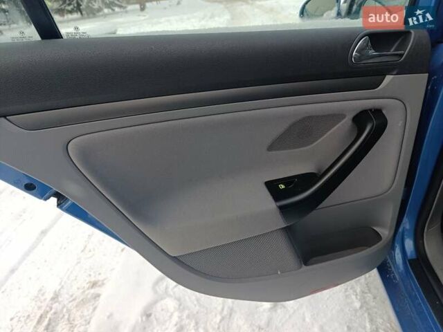 Синий Фольксваген Гольф, объемом двигателя 1.6 л и пробегом 174 тыс. км за 6100 $, фото 31 на Automoto.ua