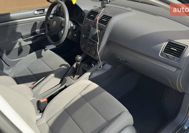 Синій Фольксваген Гольф, об'ємом двигуна 1.6 л та пробігом 270 тис. км за 5600 $, фото 10 на Automoto.ua