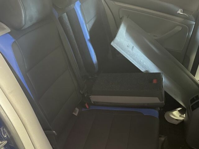 Синий Фольксваген Гольф, объемом двигателя 0 л и пробегом 220 тыс. км за 2000 $, фото 4 на Automoto.ua