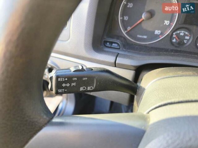 Синий Фольксваген Гольф, объемом двигателя 1.6 л и пробегом 174 тыс. км за 5500 $, фото 41 на Automoto.ua