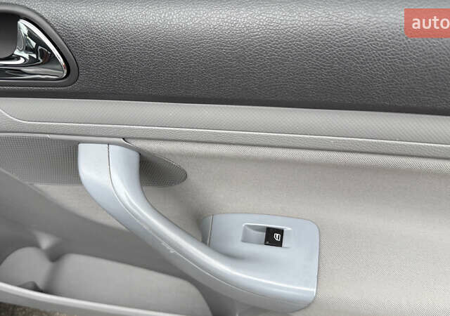 Синий Фольксваген Гольф, объемом двигателя 1.4 л и пробегом 170 тыс. км за 5600 $, фото 34 на Automoto.ua